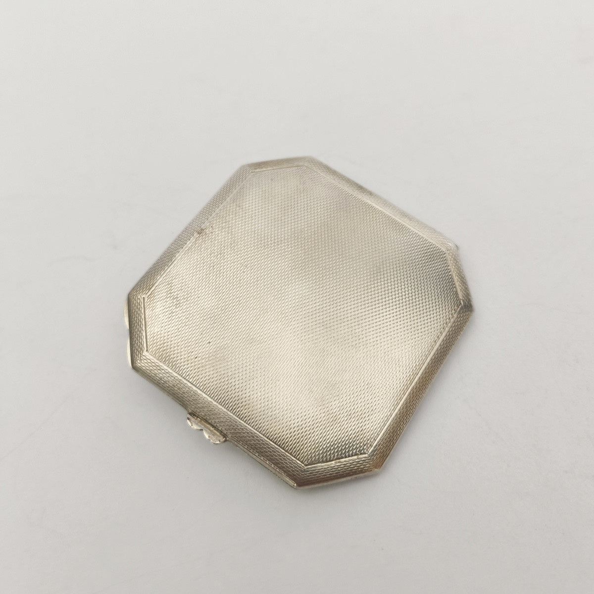 Clifford Davis: Art Deco Powder Compact / Handbag Mirror. Solid Silver, Guilloché And Enamel. 20th Century-photo-3