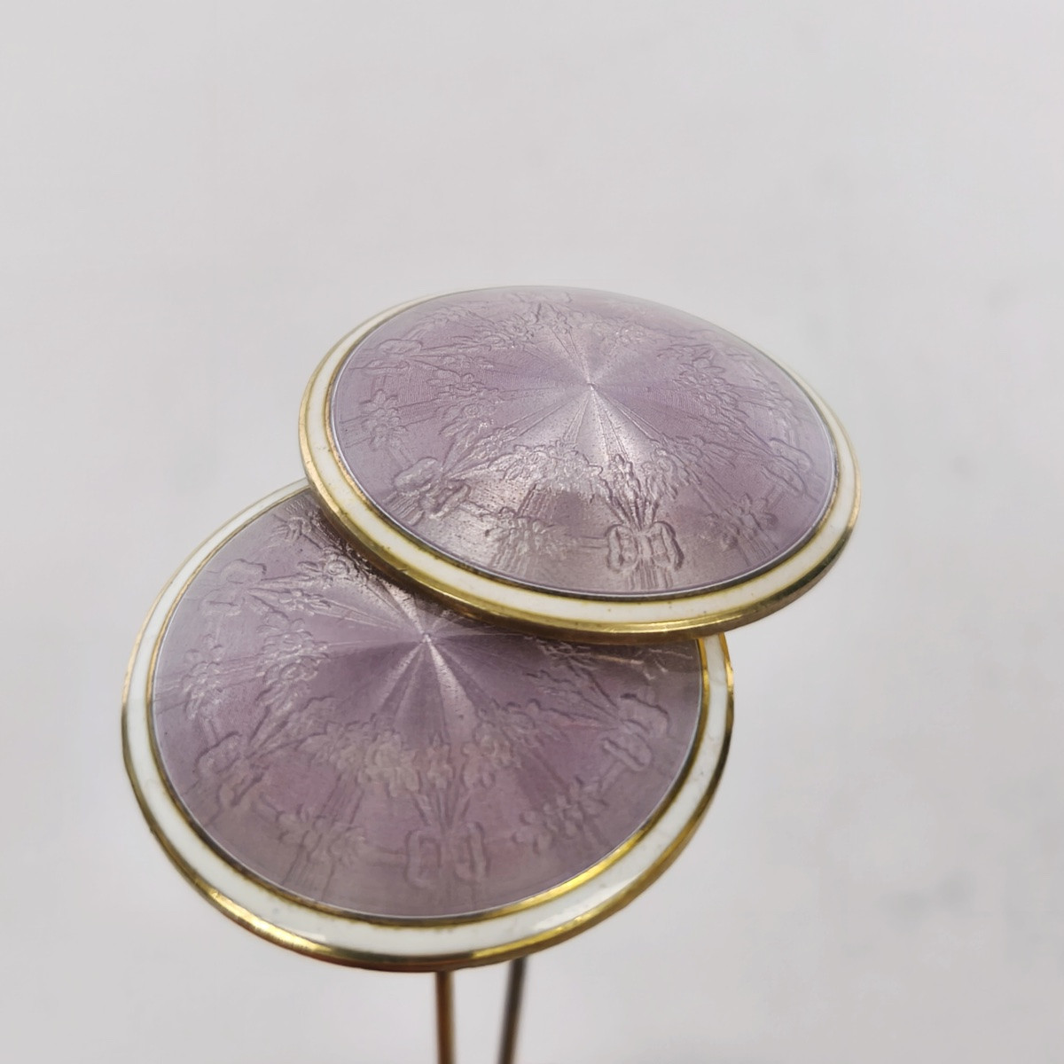 Gaston Bardi&egrave;s : Paire &eacute;pingles &agrave; chapeau en argent massif / vermeil guilloch&eacute; &amp; &eacute;maill&eacute;. C1900-photo-1