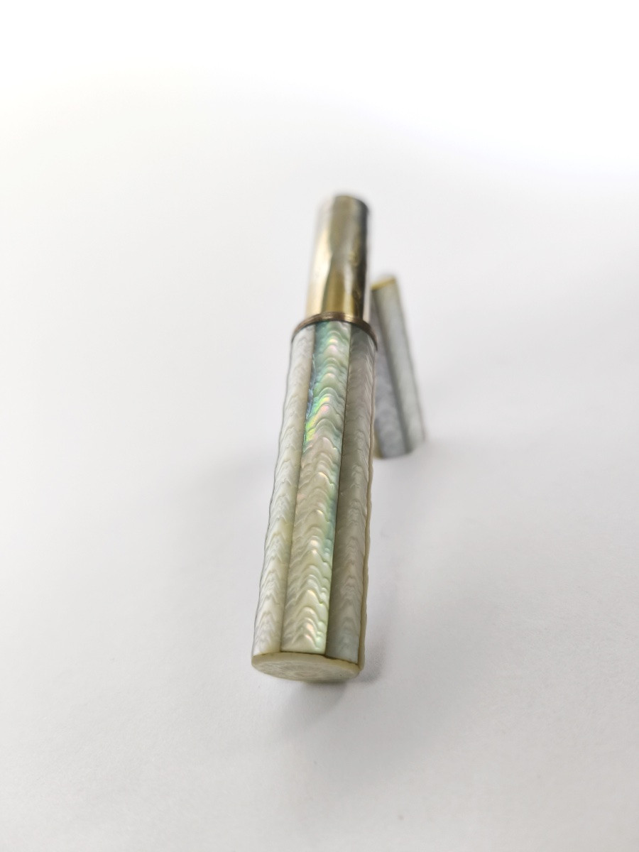 Etui &agrave; messages ou billet doux en nacre et argent massif du XVIIIe si&egrave;cle. R&egrave;gne de Louis XV-photo-2