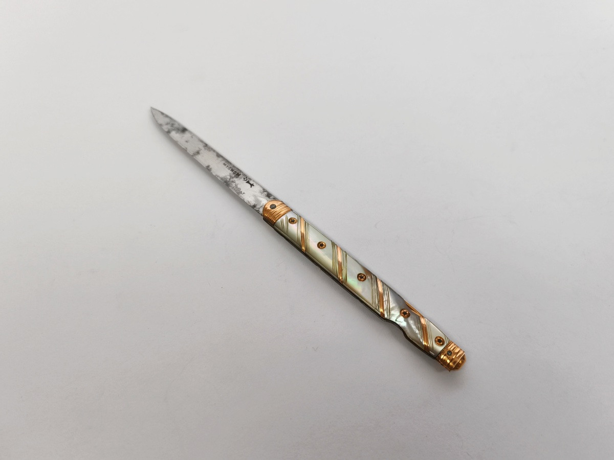Mignon : Couteau pliant à la berge en or, nacre et acier du XVIIIe siècle. Orléans, Louis XVI-photo-8
