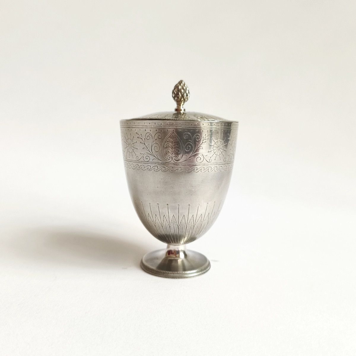 Cf Benoit: Covered Tulip Cup In Solid Silver, Early 19th Century. Engraved Decoration, Consulate Empire. -photo-4