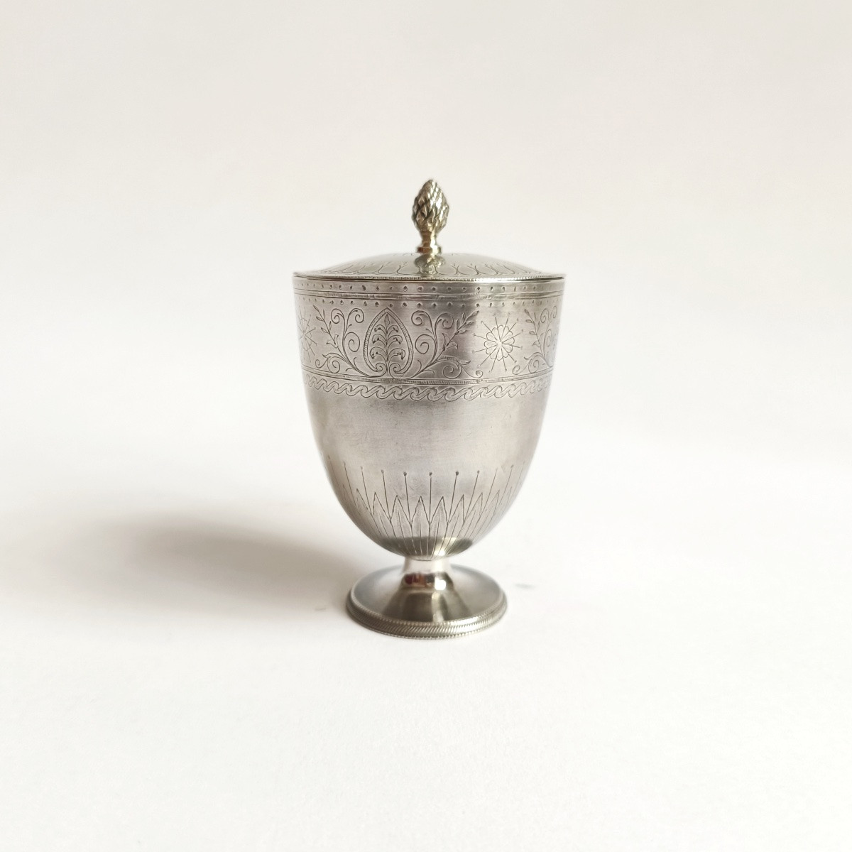 Cf Benoit: Covered Tulip Cup In Solid Silver, Early 19th Century. Engraved Decoration, Consulate Empire. -photo-1