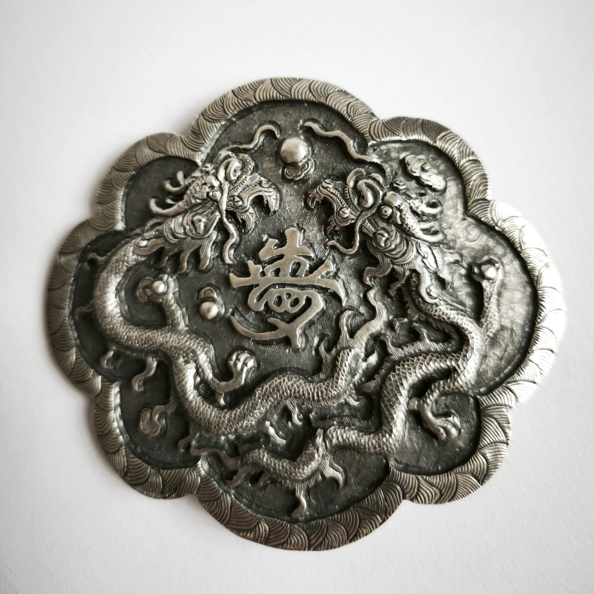 Indochine / Chine : boucle de ceinture en argent massif à décor de dragon. XIXe siècle. -photo-4