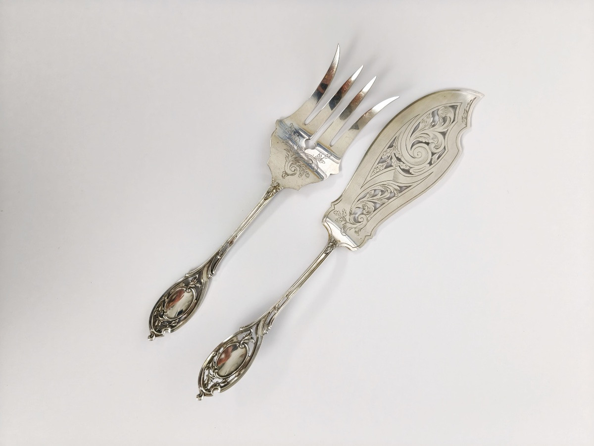 Koch & Bergfeld : couvert de service à poisson en argent massif ajouré de style Louis XV. -photo-2