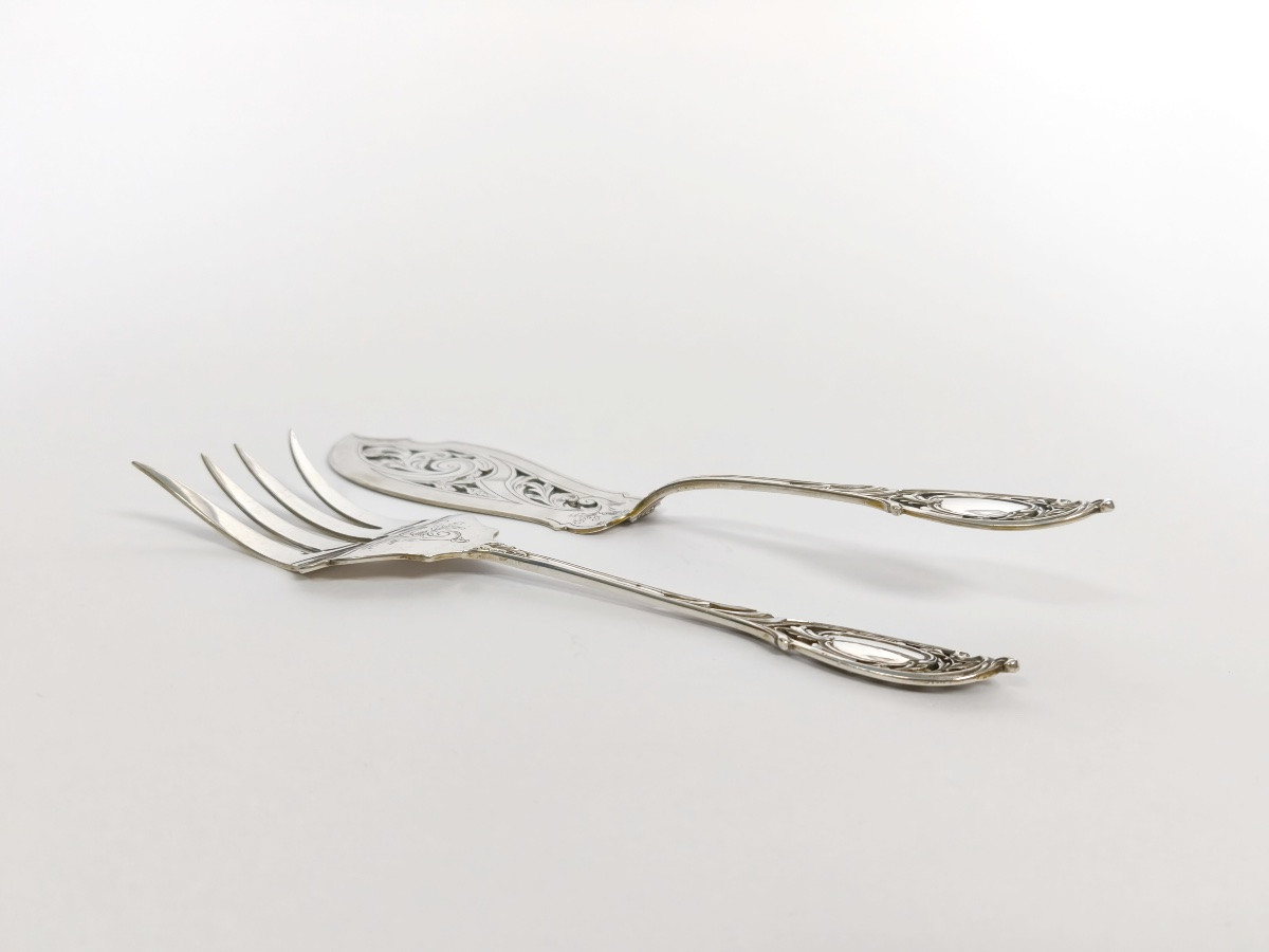 Koch & Bergfeld : couvert de service à poisson en argent massif ajouré de style Louis XV. -photo-4