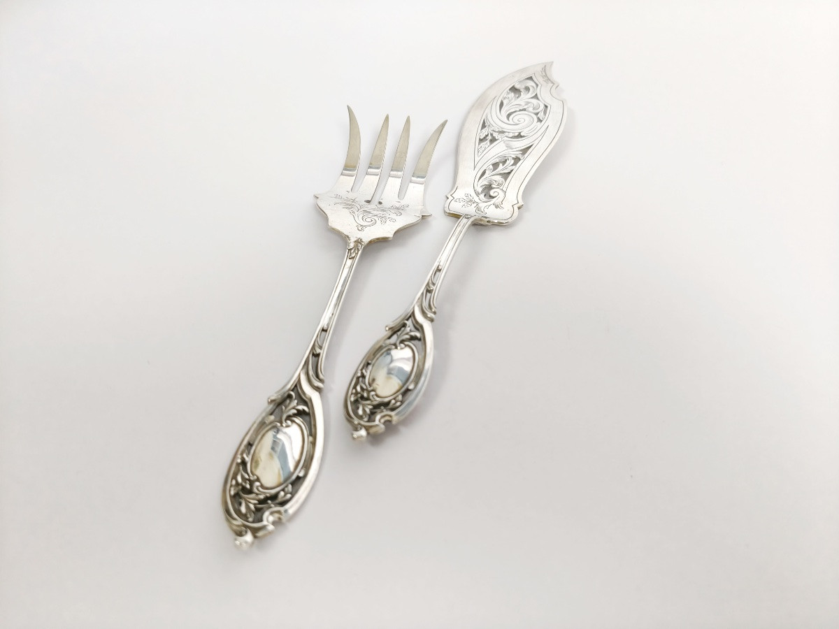 Koch & Bergfeld : couvert de service à poisson en argent massif ajouré de style Louis XV. -photo-6