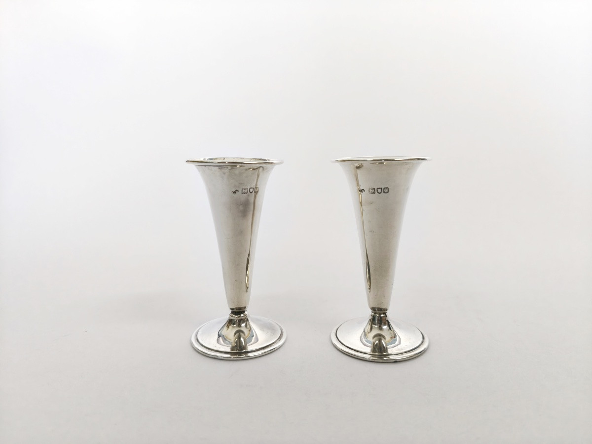 C. Edwards, Late 19th Century: Pair Of Solid English Silver Soliflore Vases. -photo-4