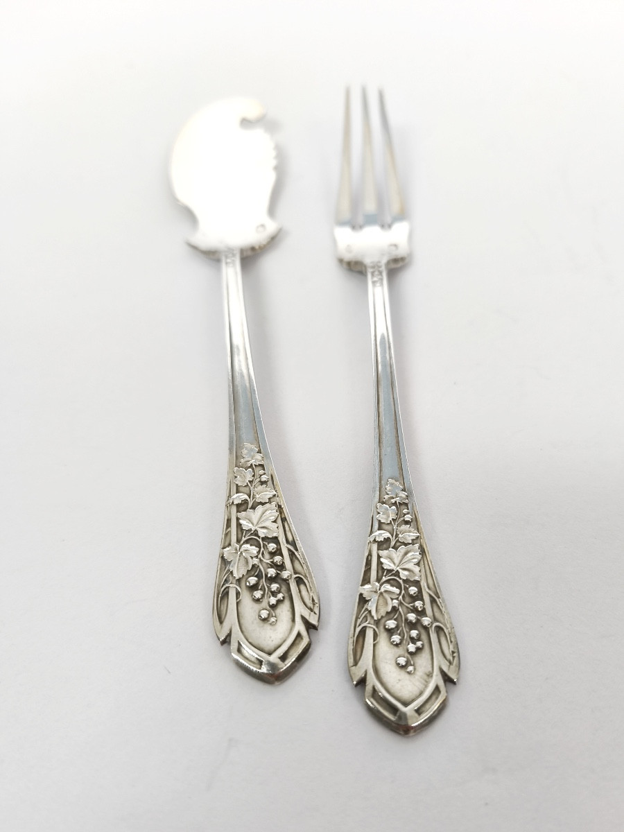 Granvigne : couvert à foie gras / petit four en argent massif décor de vigne Art Nouveau. C1900