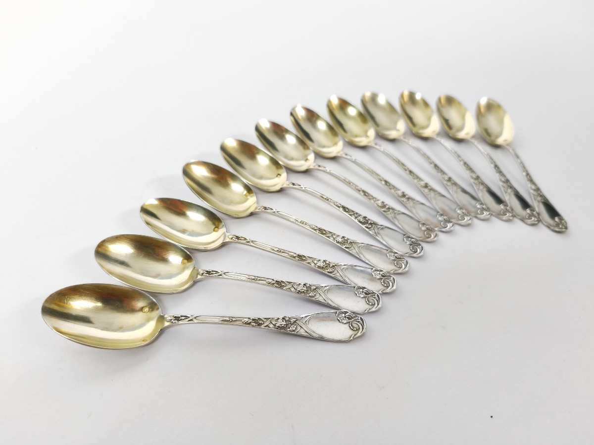 Puiforcat : 12 petites cuill&egrave;res en argent massif, d&eacute;cor Art Nouveau aux iris. C1900