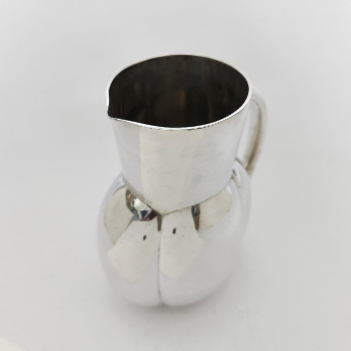 Fjerdingstad pour Gallia / Christofle : pichet / carafe &laquo;&nbsp;Melon&nbsp;&raquo; m&eacute;tal argent&eacute;. Art D&eacute;co c1930-photo-5