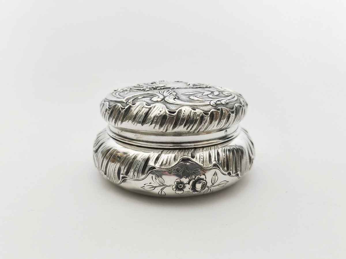 Hénin & Cie : grande boite bonbonnière de style rocaille / Louis XV en argent massif. XIXe s. -photo-4