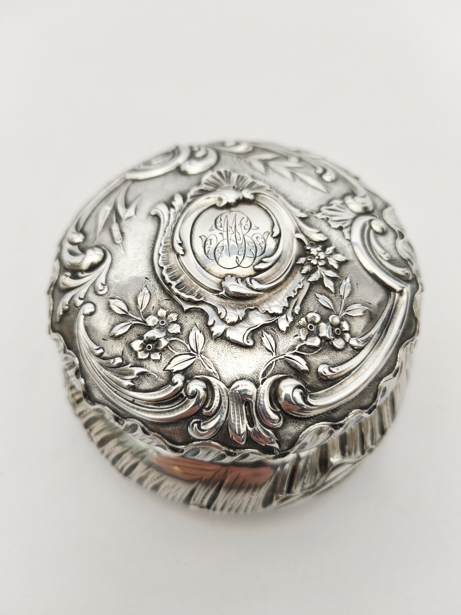Hénin & Cie : grande boite bonbonnière de style rocaille / Louis XV en argent massif. XIXe s. -photo-5