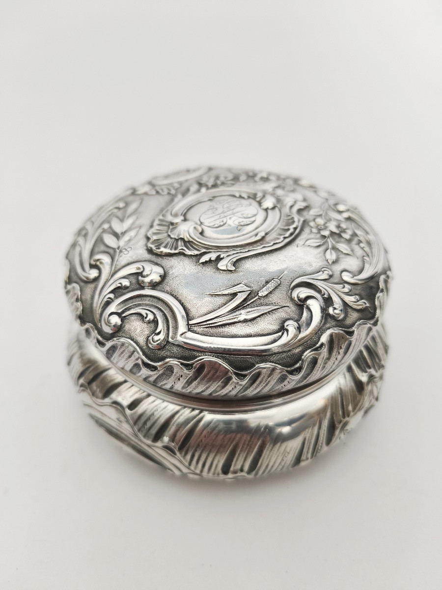 Hénin & Cie : grande boite bonbonnière de style rocaille / Louis XV en argent massif. XIXe s. -photo-6
