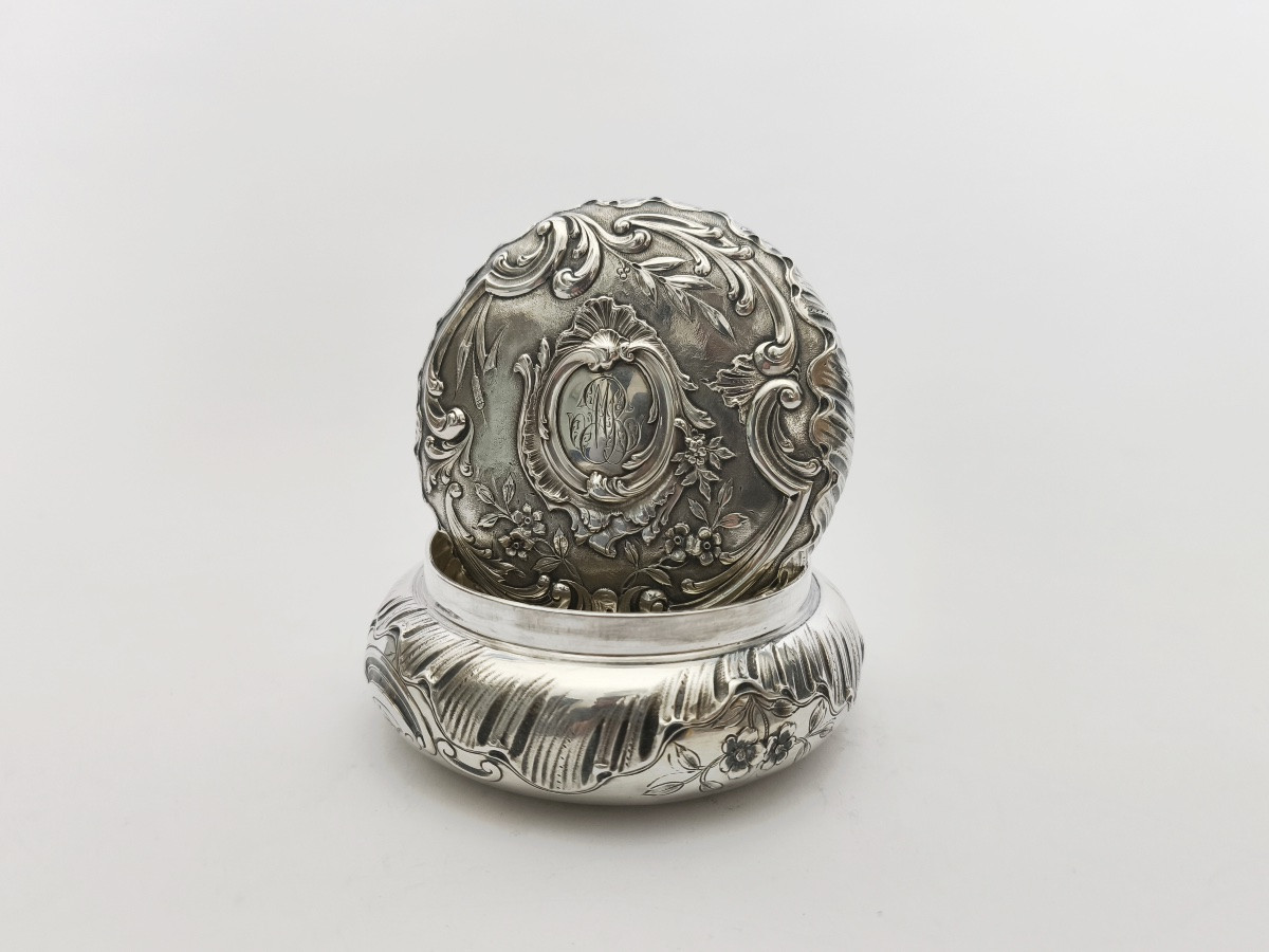 Hénin & Cie : grande boite bonbonnière de style rocaille / Louis XV en argent massif. XIXe s. -photo-7