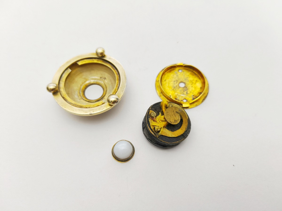 Sonnette de table en argent massif, vermeil et émail blanc. Angleterre, Londres, début XXe s.-photo-4