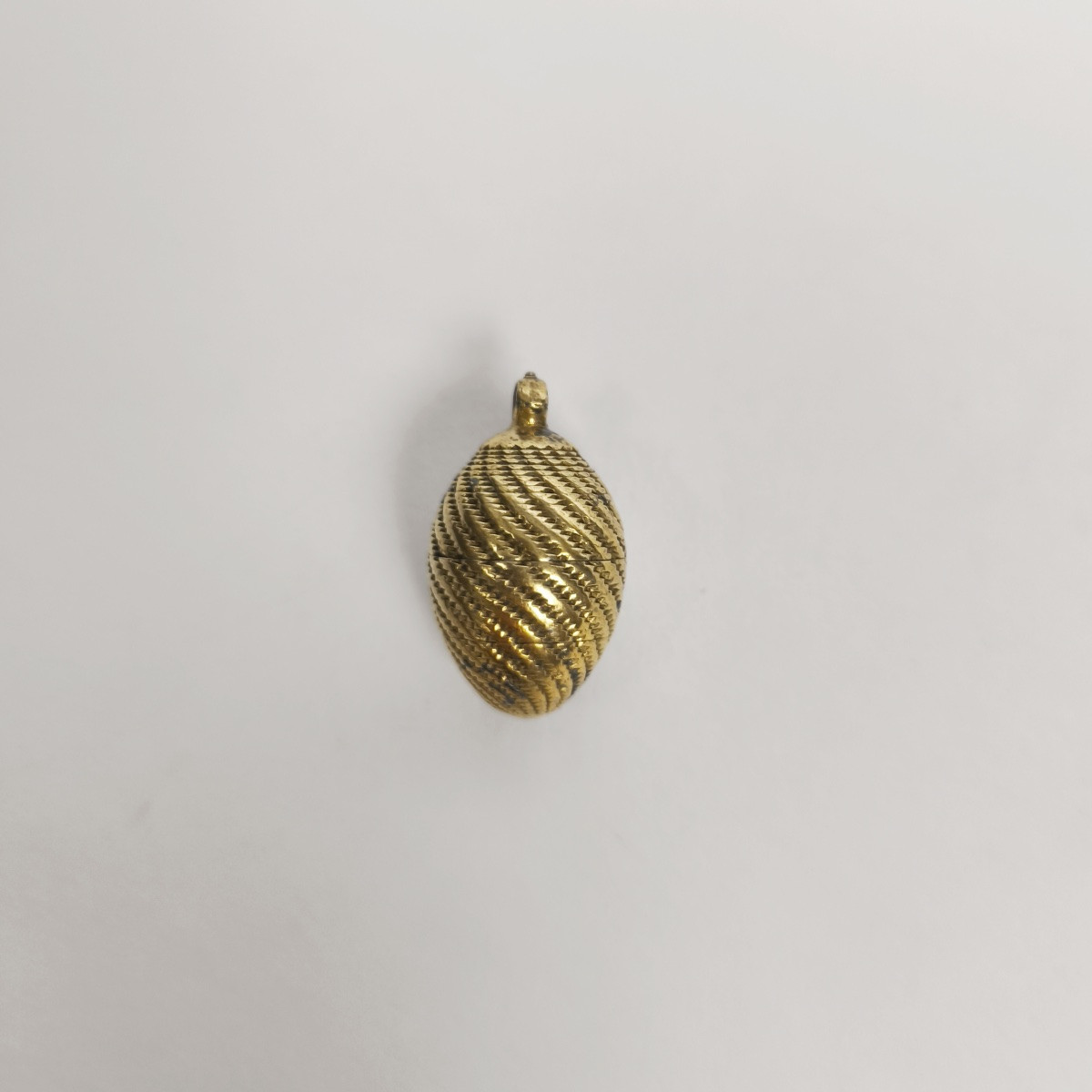 Pendentif oeuf pomander ou vinaigrette. Argent massif vermeil, XVIIIe siècle.  UK ou Allemagne-photo-3