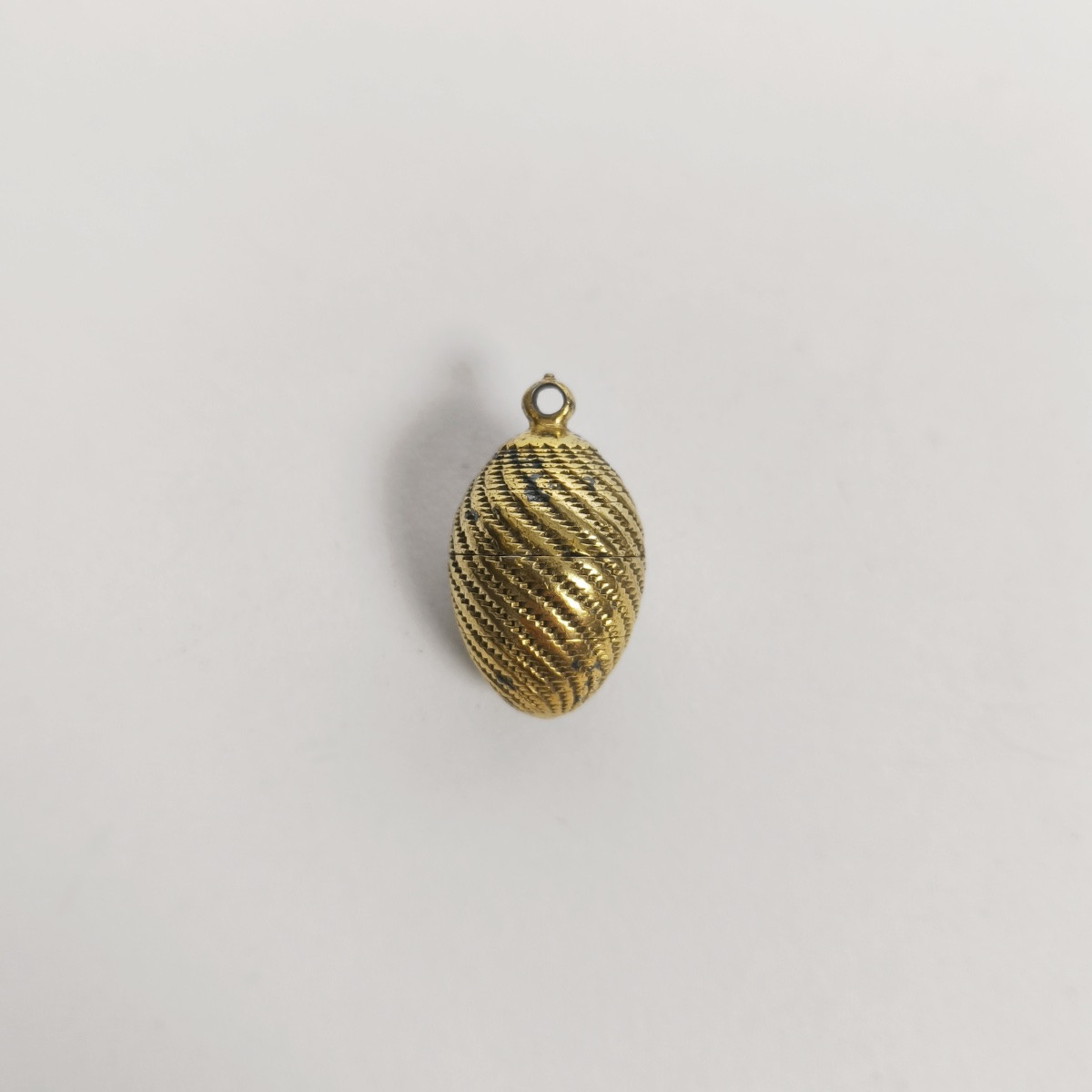 Pendentif oeuf pomander ou vinaigrette. Argent massif vermeil, XVIIIe siècle.  UK ou Allemagne-photo-4