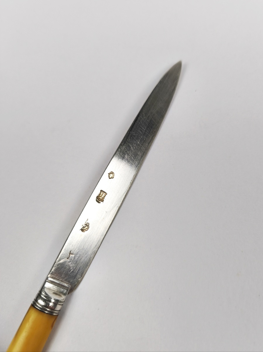 Couteau de cavalier en argent massif du XVIIIe siècle, le manche en forme de patte de cheval. -photo-2