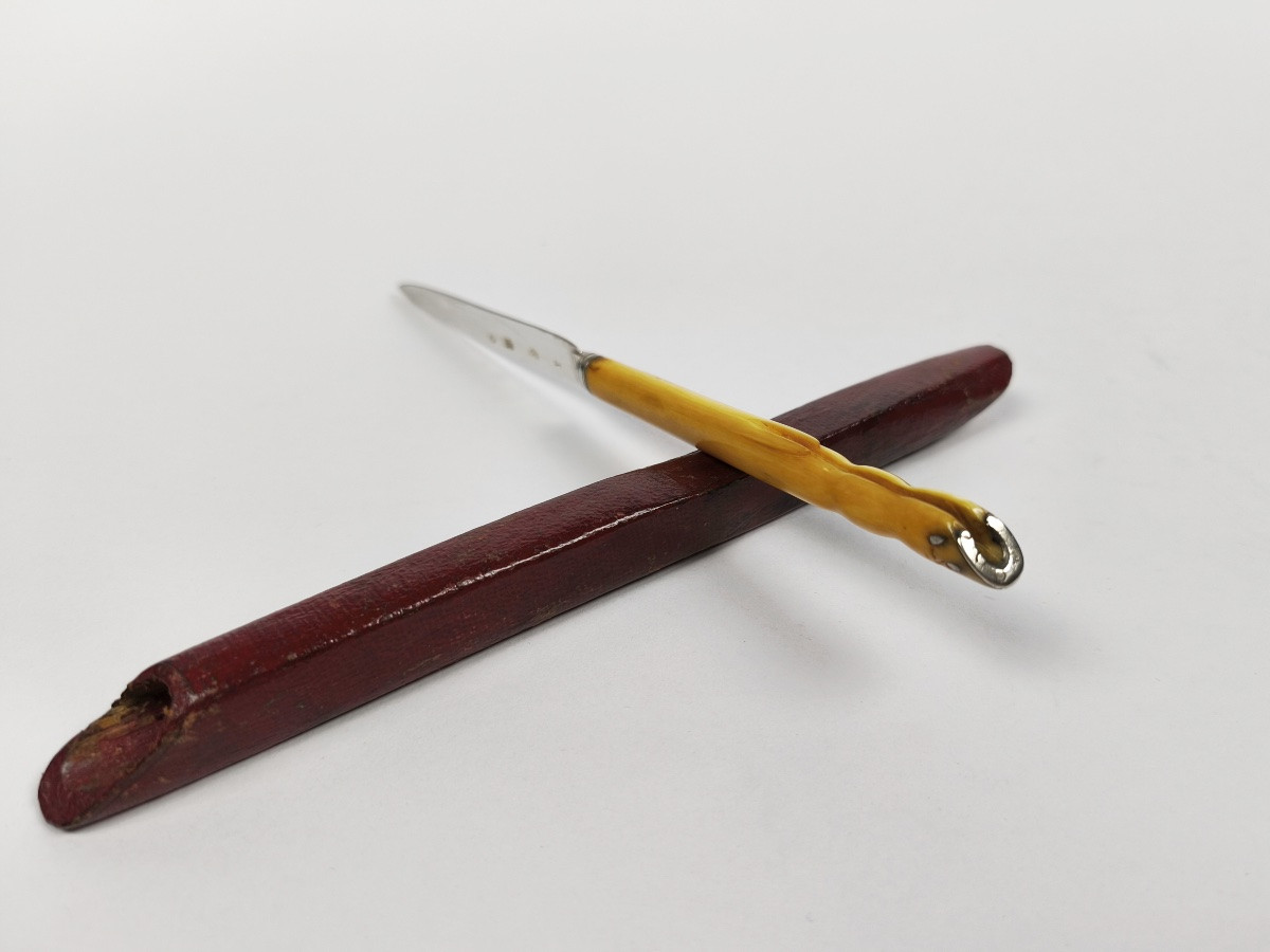 Couteau de cavalier en argent massif du XVIIIe siècle, le manche en forme de patte de cheval. -photo-3