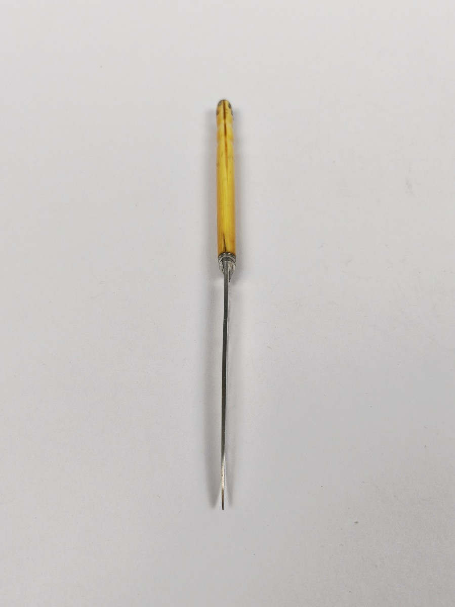 Couteau de cavalier en argent massif du XVIIIe siècle, le manche en forme de patte de cheval. -photo-8