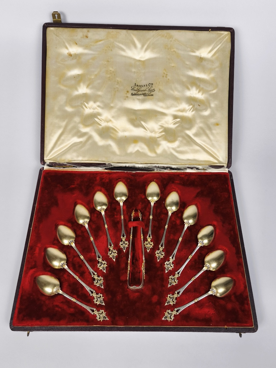 Soufflot : service à thé / café ; cuillères & pince argent massif et vermeil ajouré néogothique