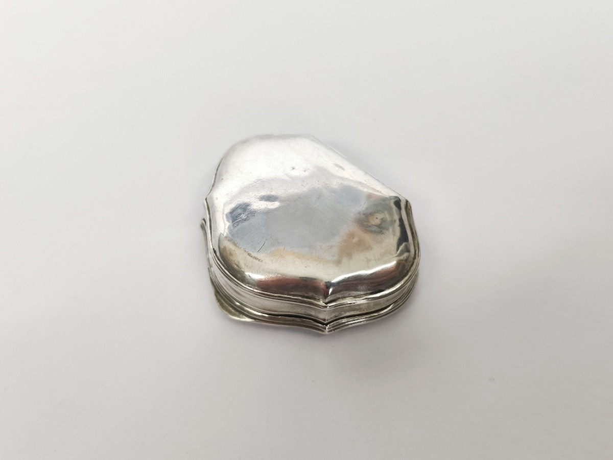 Tabatière en argent massif et vermeil du XVIIIe siècle. Milieu du XVIIIe siècle, province ? -photo-6