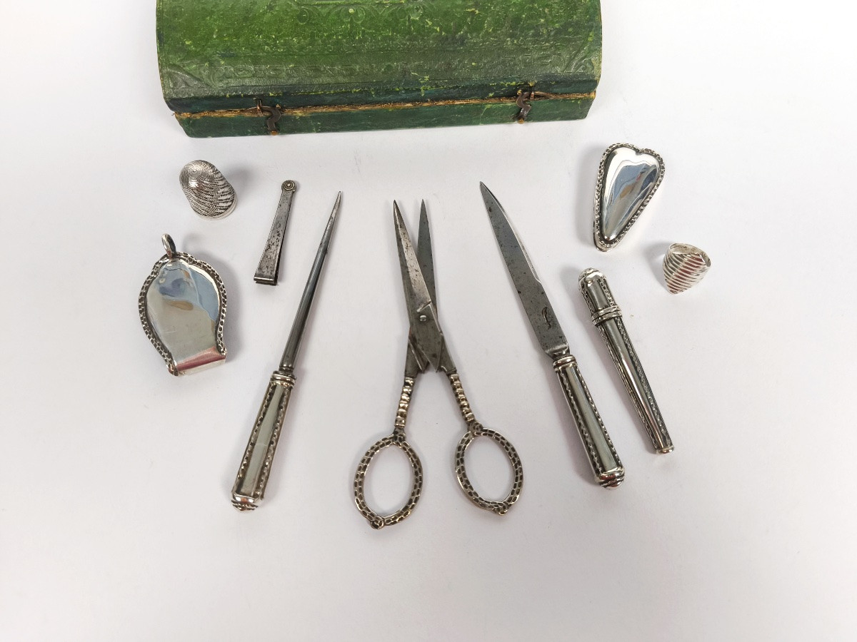 Nuremberg : nécessaire de couture du XVIIIe siècle en argent massif. Allemagne. Couteau Boite-photo-1