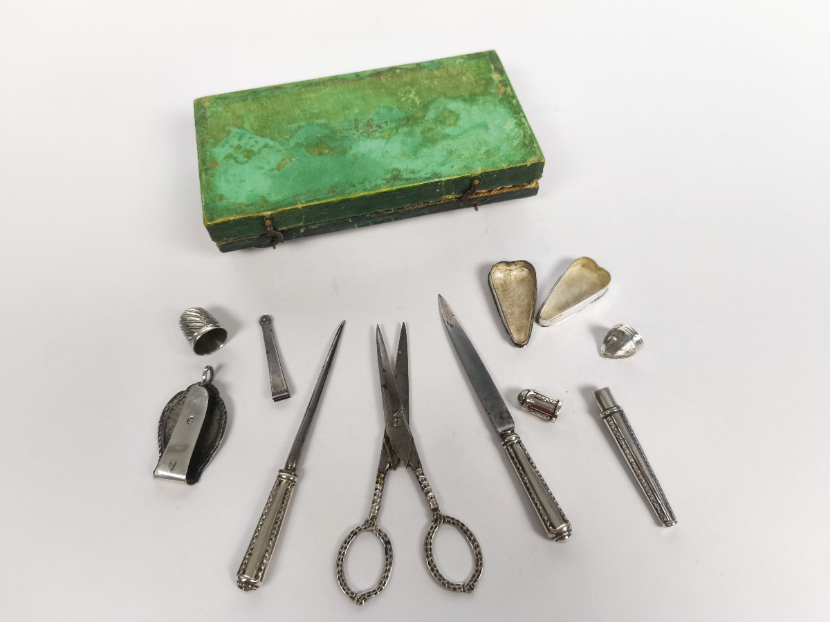 Nuremberg : nécessaire de couture du XVIIIe siècle en argent massif. Allemagne. Couteau Boite-photo-2
