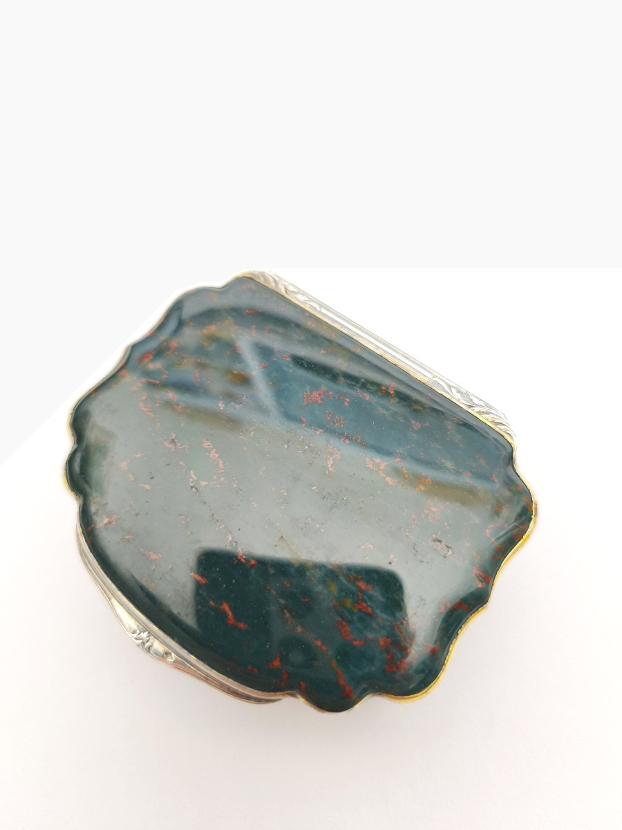 F. Boucheron : boite tabatière en jaspe sanguin & argent massif vermeil. Fin XIXe, st. XVIIIe.-photo-8