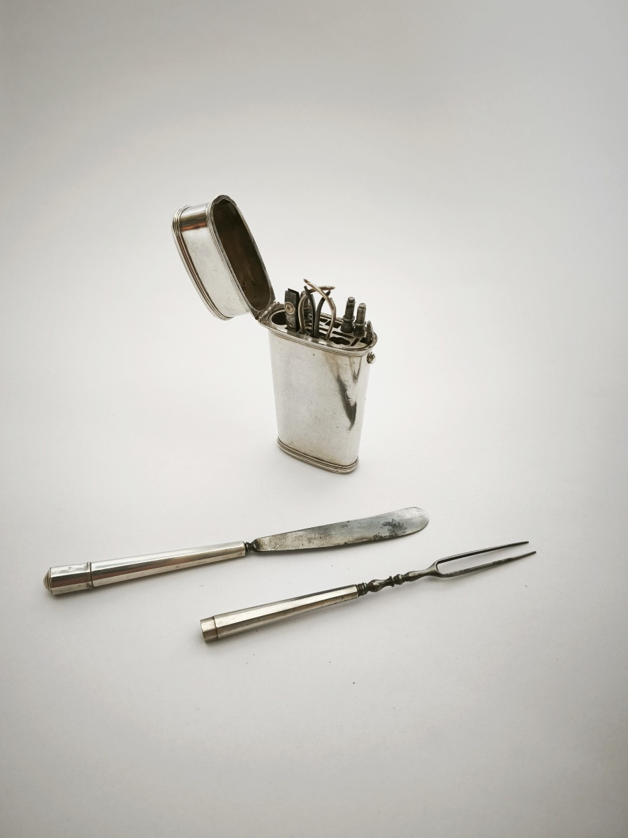 Nécessaire de voyage en argent massif, fin du XVIIIe - début du XIXe siècle. -photo-4