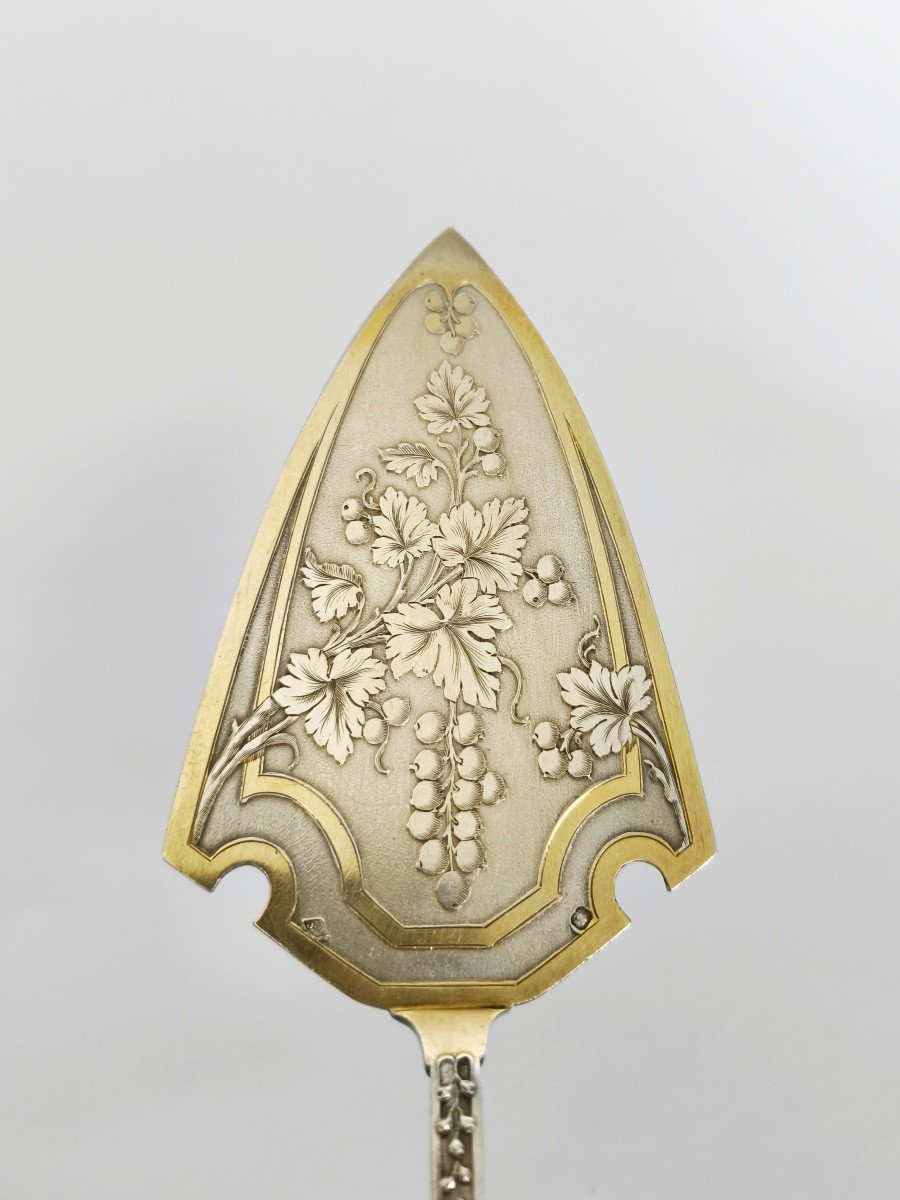 Granvigne : grande pelle a tarte en argent massif & vermeil à décor de vigne Art Nouveau. C1900-photo-2
