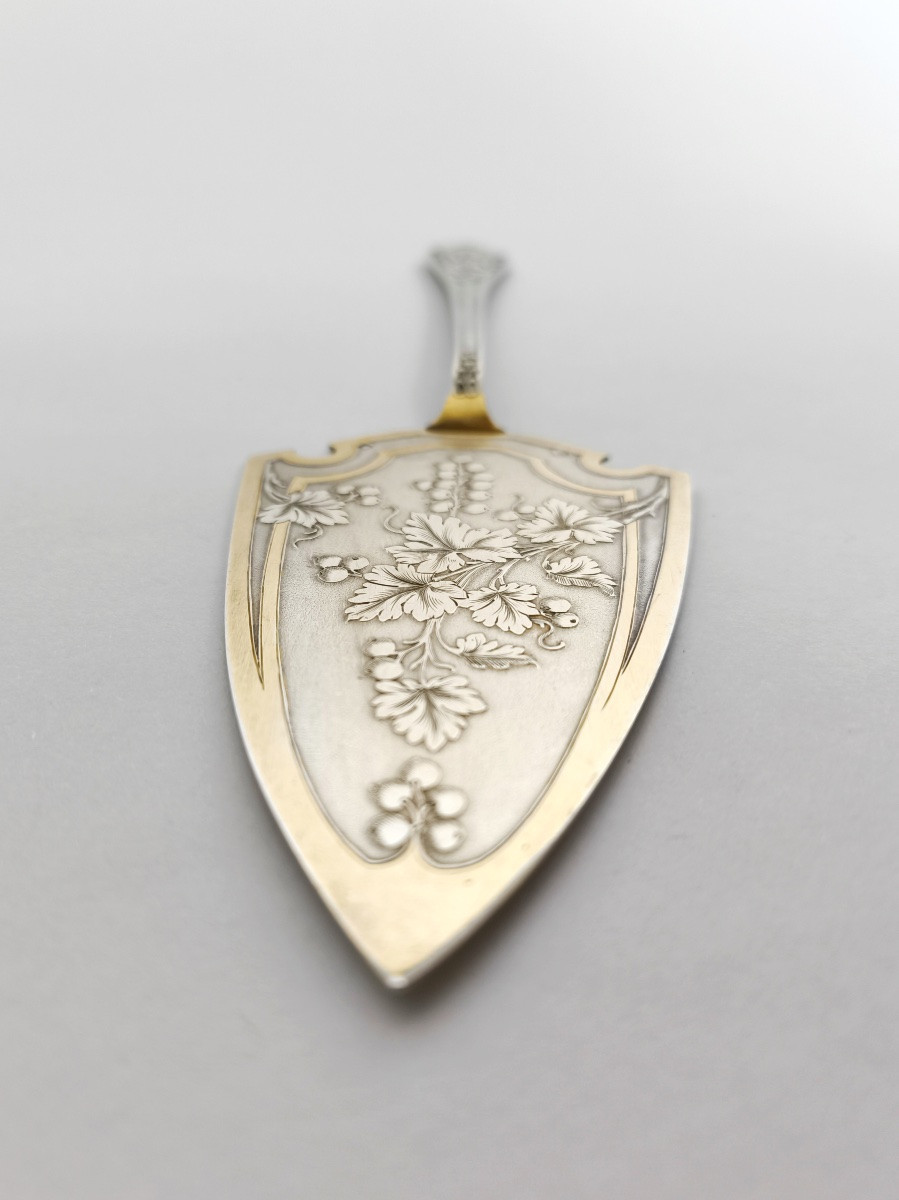 Granvigne : grande pelle a tarte en argent massif & vermeil à décor de vigne Art Nouveau. C1900-photo-3
