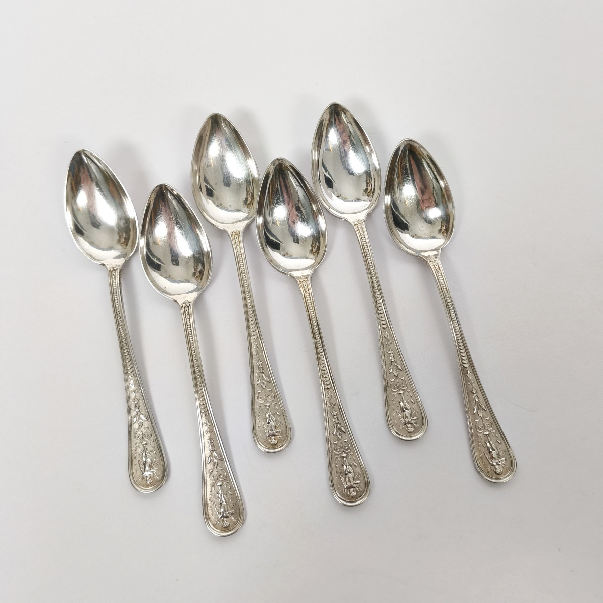 Koch & Bergfeld: 6 Solid Silver Dessert Spoons, Berain Style Putti Decoration, Louis XIV-photo-2