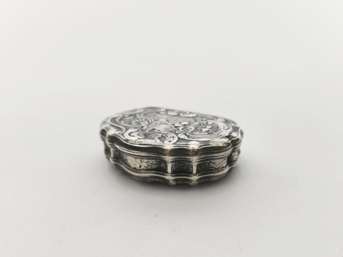 A Very Small Snuffbox For A Woman Or Child, Solid Silver Rocaille Style. Early Reign Of Louis XV, 18th Century.-photo-4