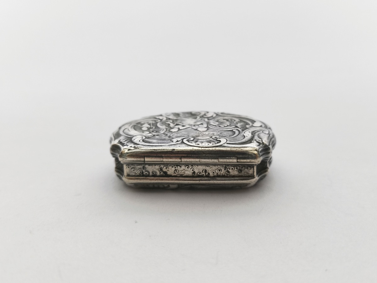 A Very Small Snuffbox For A Woman Or Child, Solid Silver Rocaille Style. Early Reign Of Louis XV, 18th Century.-photo-1