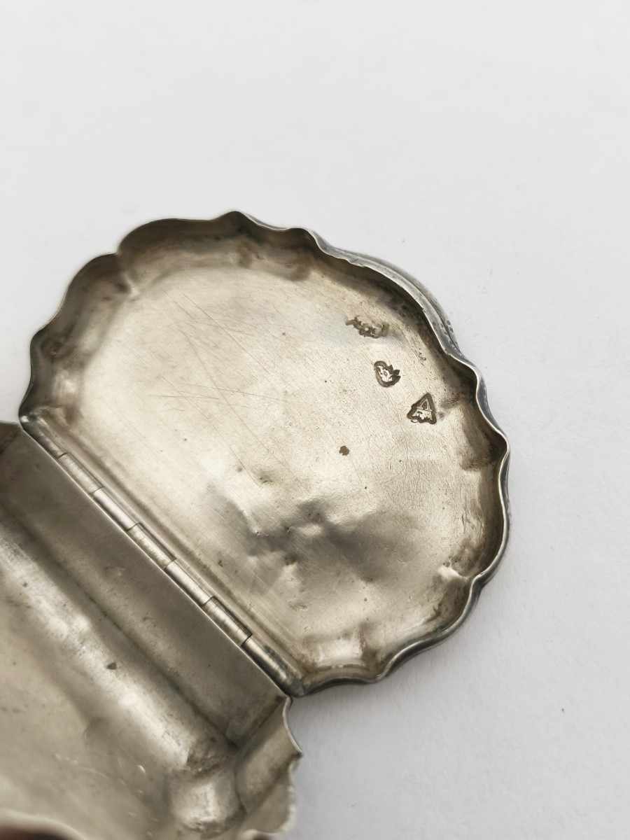 A Very Small Snuffbox For A Woman Or Child, Solid Silver Rocaille Style. Early Reign Of Louis XV, 18th Century.-photo-4