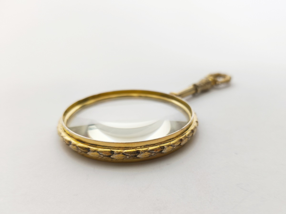 Boin Taburet : loupe en argent massif vermeil de style Louis XVI. Fin du XIXe siècle. -photo-3