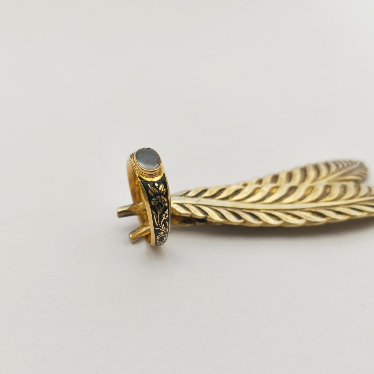 Bague à poison / système / secret de deuil en or massif émaillé. Début XIXe siècle Restauration-photo-3