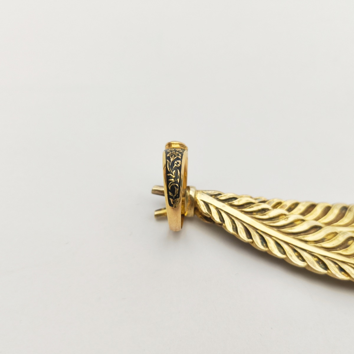 Bague à poison / système / secret de deuil en or massif émaillé. Début XIXe siècle Restauration-photo-1