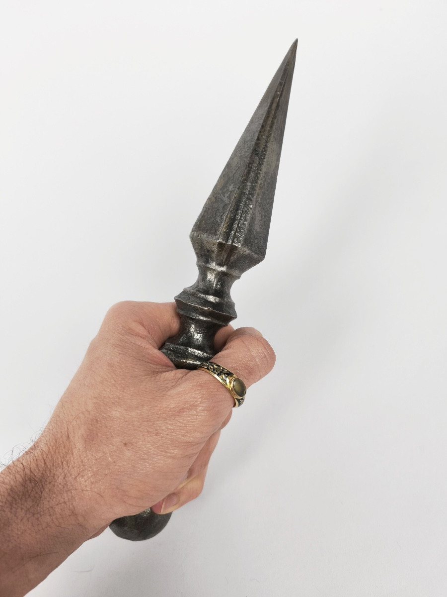 Bague à poison / système / secret de deuil en or massif émaillé. Début XIXe siècle Restauration