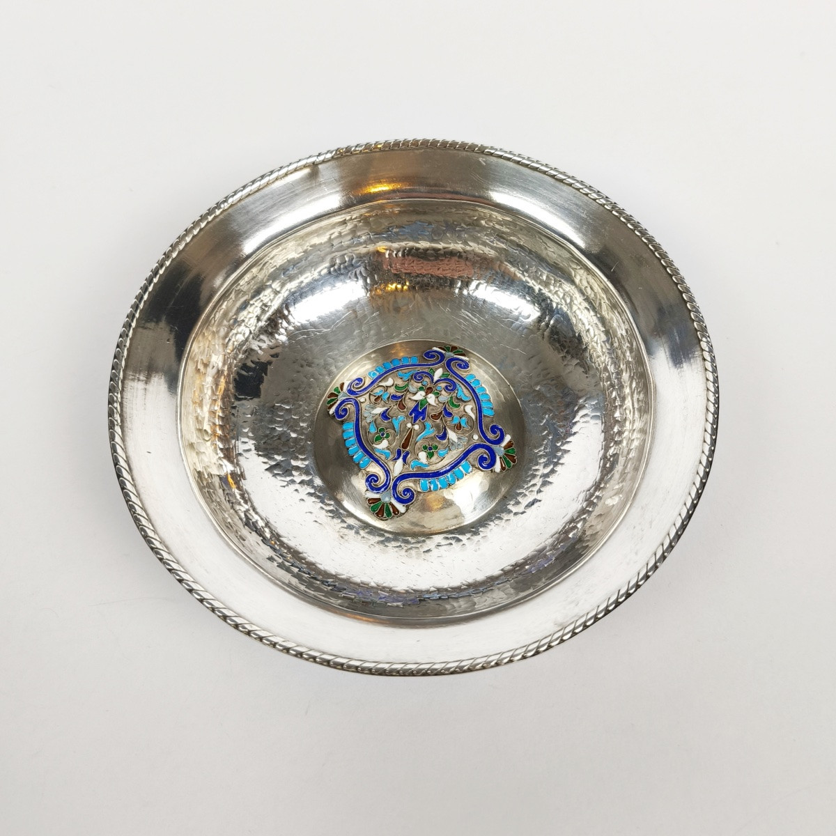 Grande coupe creuse en argent massif émaillé cloisonné. Bol à caviar ? Travail russe ? Email.-photo-2