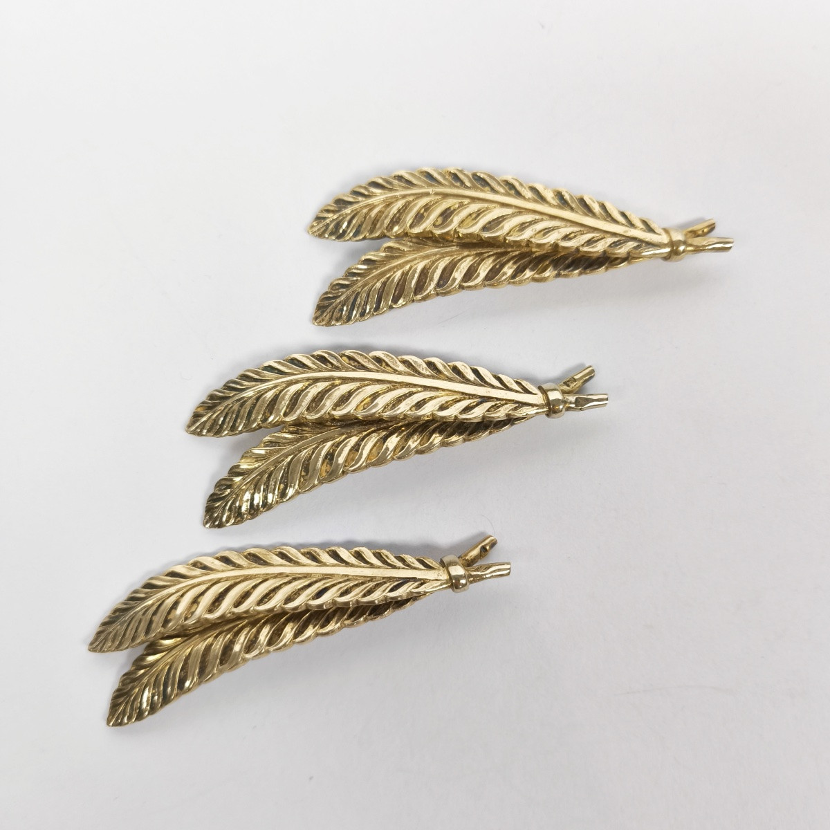 Odiot : trois porte-couteaux Plume en argent massif vermeil. XXe siècle. -photo-2