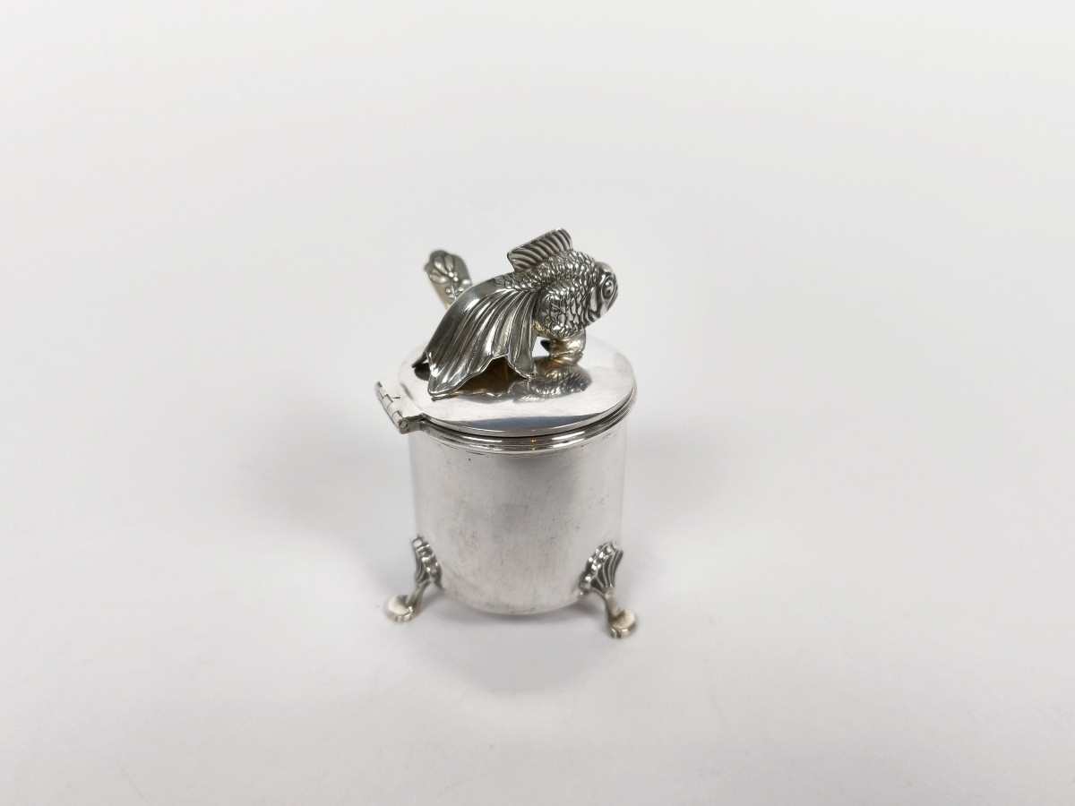 Lubin Paris : moutardier en argent massif décor de poisson japonais. Japon XXe ? 
