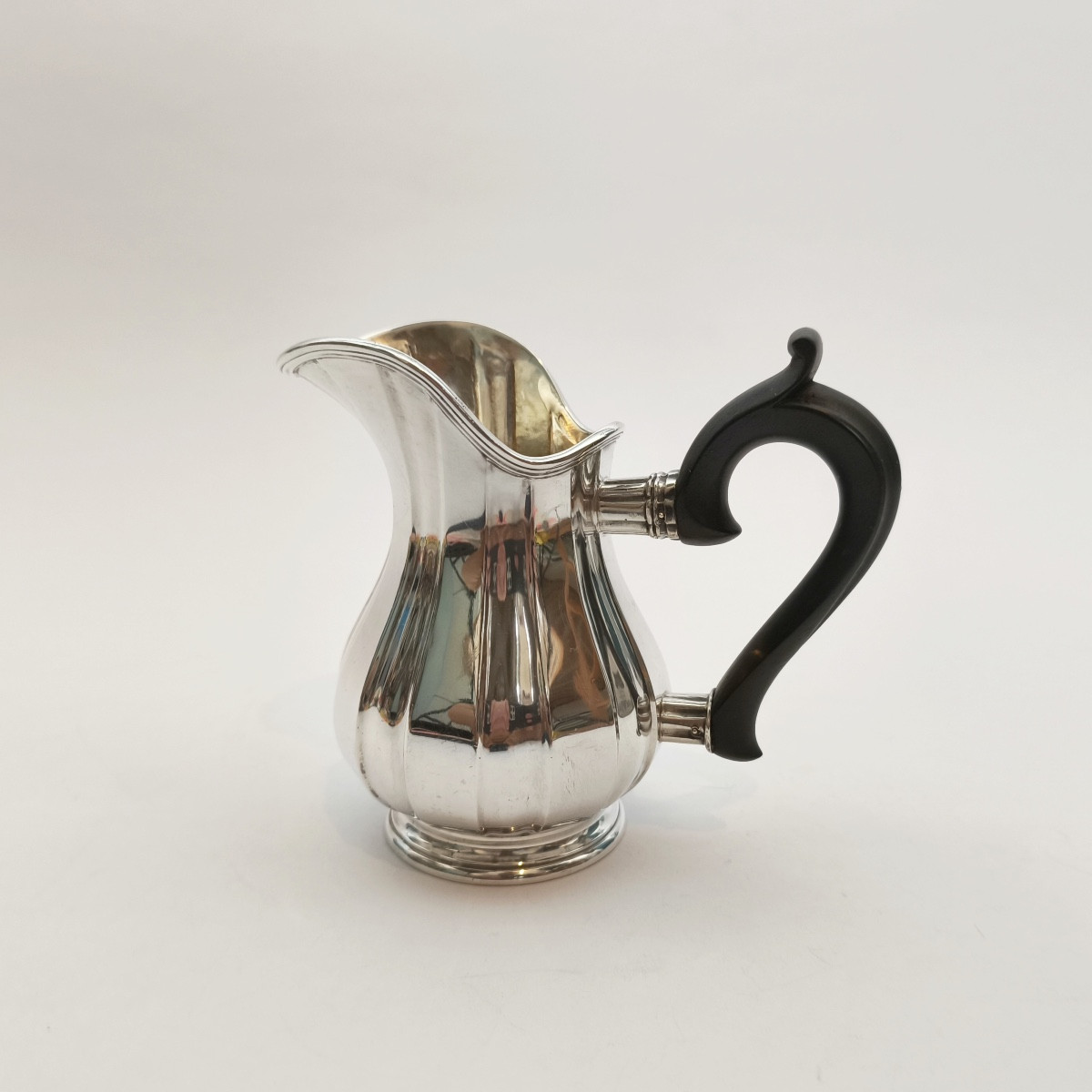 Odiot &amp; Tetard: lourd cremier ou pot &agrave; lait en argent massif / vermeil et bois. D&eacute;but XXe