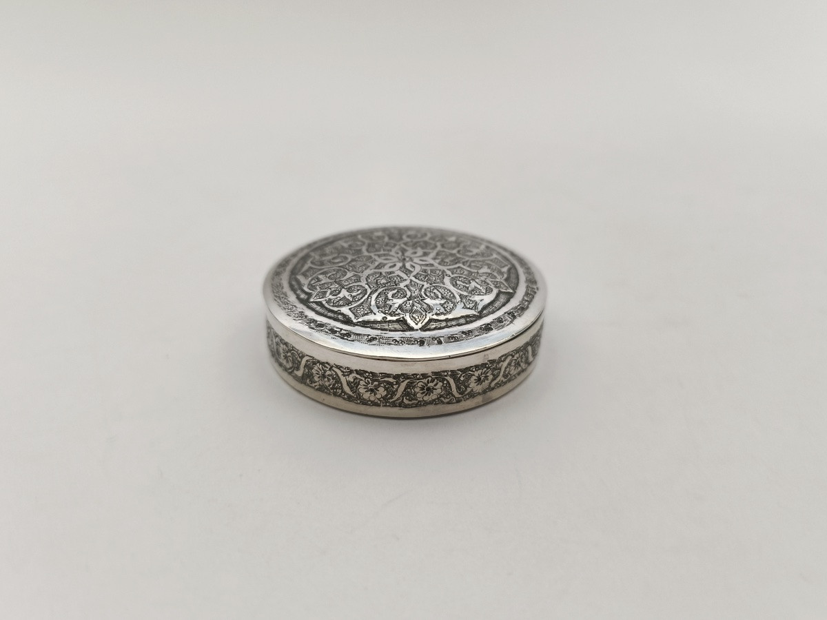 Iran/persia: Solid Silver Box. Oriental Engraved Decoration. Early 20th Century. -photo-2