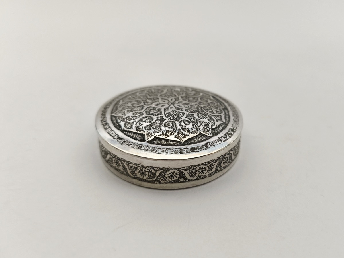 Iran/persia: Solid Silver Box. Oriental Engraved Decoration. Early 20th Century. -photo-4