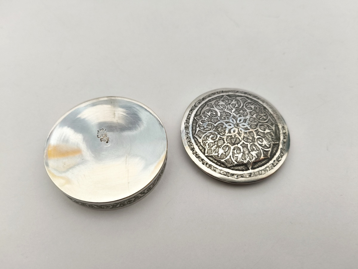 Iran/persia: Solid Silver Box. Oriental Engraved Decoration. Early 20th Century. -photo-2