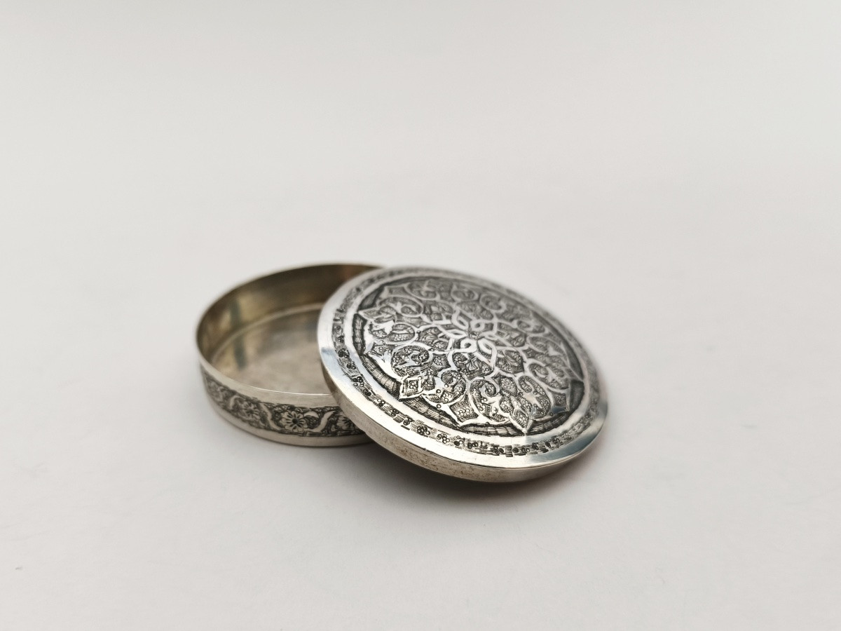 Iran/persia: Solid Silver Box. Oriental Engraved Decoration. Early 20th Century. -photo-5