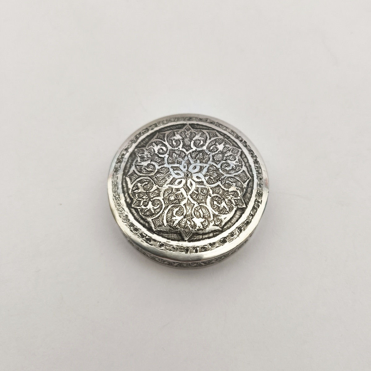 Iran/persia: Solid Silver Box. Oriental Engraved Decoration. Early 20th Century. 