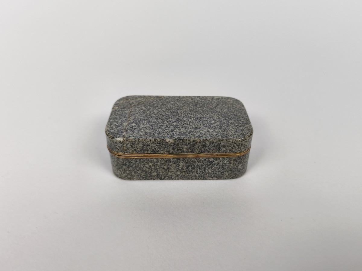 Snuffbox In Hardstone And Pompon, 19th Century. Grand Tour? -photo-2